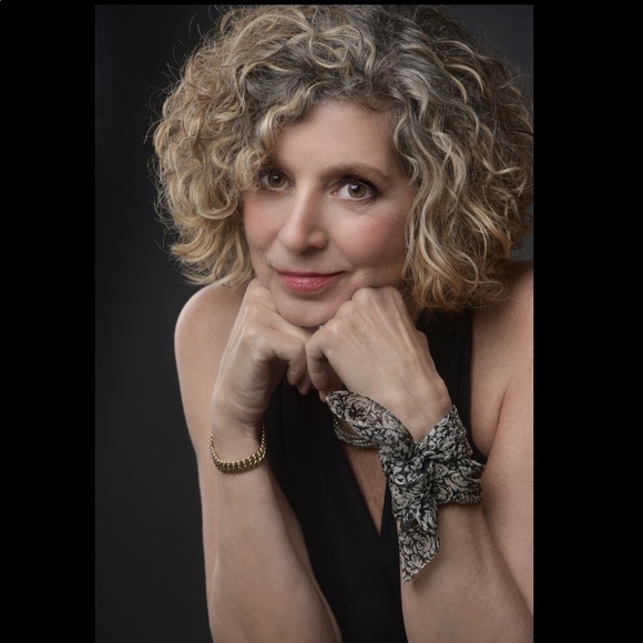 Meet your Posher, Toni - Picture 1 of 9